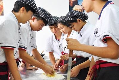 “用工荒”蔓延背后 月薪近万无人问津，大学生与职高生都去了哪？